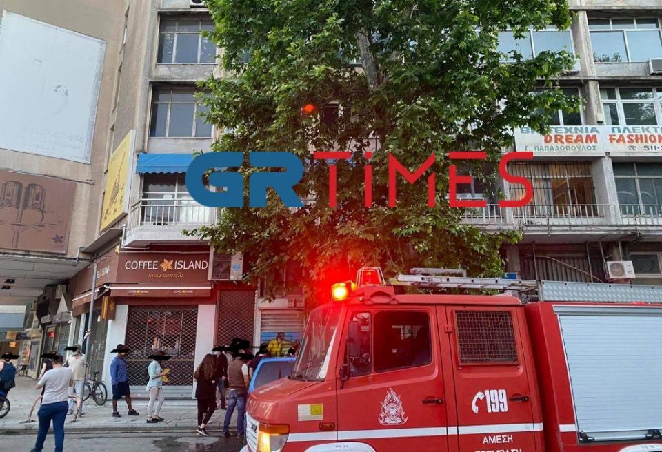 Πυρκαγιά σε διαμέρισμα στην Θεσσαλονίκη – Απεγκλωβισμός πέντε ατόμων