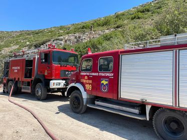 Πυρκαγιά σε εξέλιξη στο πεδίο βολής Σάμου (Φώτο)