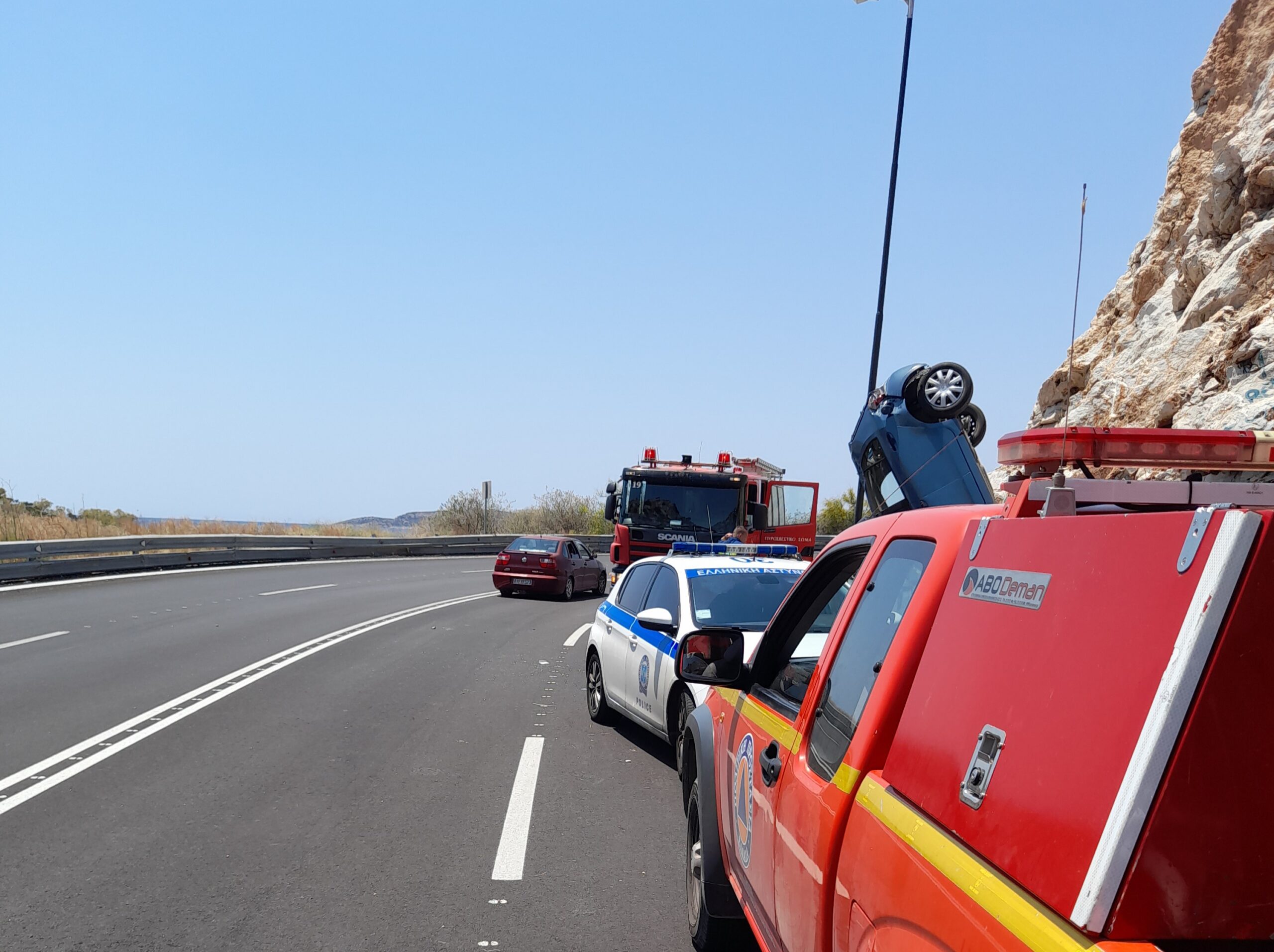 Σοβαρό τροχαίο στα Λιμανάκια βουλιαγμένης.