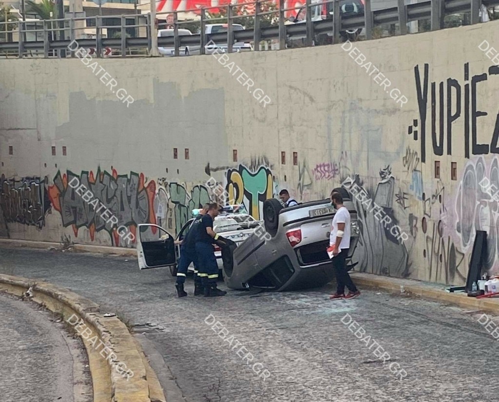 Αυτοκίνητο ανατράπηκε στη λεωφόρο Αμφιθέας – Από θαύμα σώθηκε ο οδηγός