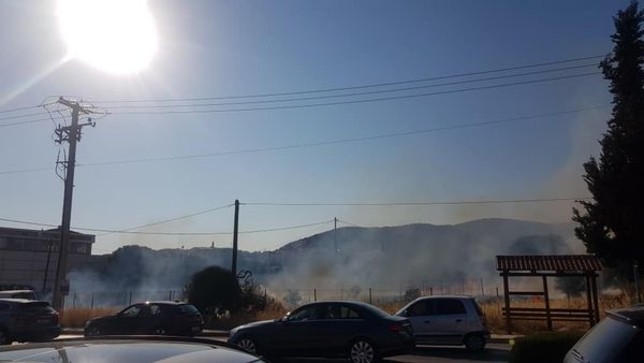 Πυρκαγιά ΤΩΡΑ στην Βάρη - Μεγάλη επιχείρηση της Πυροσβεστικής