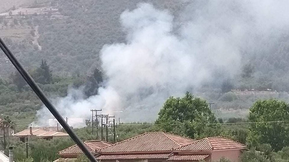 Πυρκαγια ΤΩΡΑ κοντά σε σπίτια στην Ζάκυνθος (Φώτο)