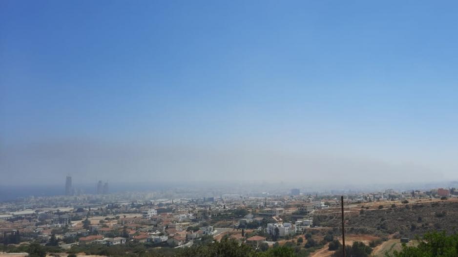 Μεγάλη πυρκαγιά στη Λεμεσό - Καπνοί πάνω από όλη την πόλη