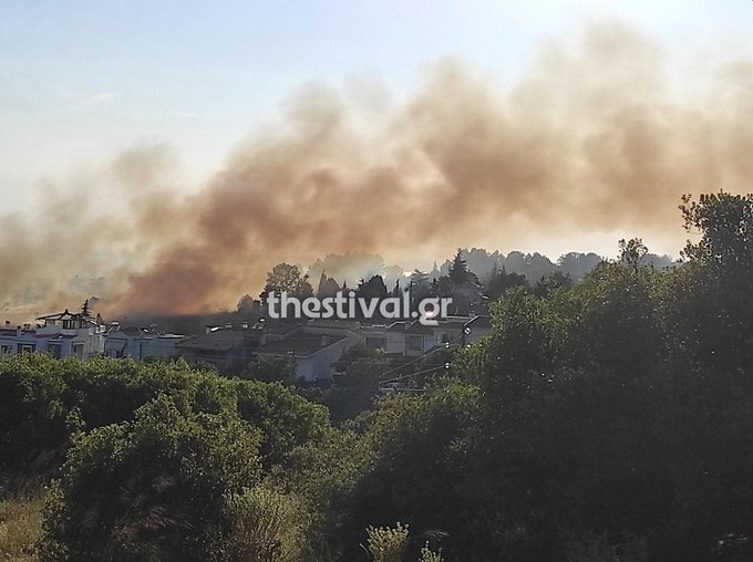 Συναγερμός για πυρκαγιά στο Πανόραμα Θεσαλονίκης - Η Πυροσβεστική έδωσε εντολή εκκένωσης των σπιτιών
