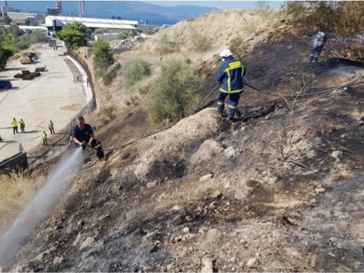 Πυρκαγιά εν υπαίθρω πριν από λίγο στους Αγίους Θεοδώρους Κορινθιας.(φωτο)