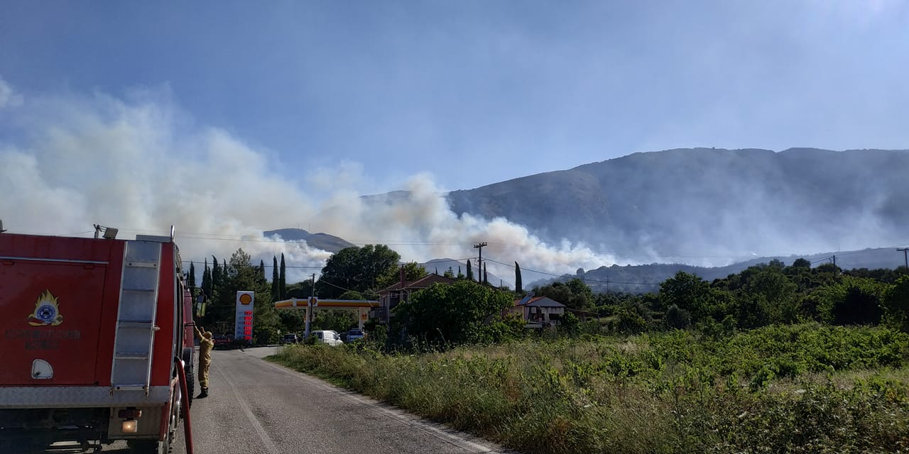 Πυρκαγιά στην Κεφαλονιά: «Ξεκίνησε από βοσκό» - Οι καιρικές συνθήκες ευνοούν την πυρκαγιά