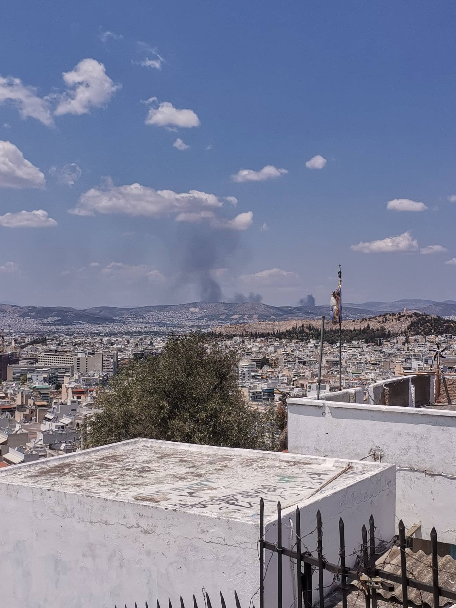 Πυρκαγιά εν υπαίθρω στον Ασπρόπυργο Αττικής (Φώτο)