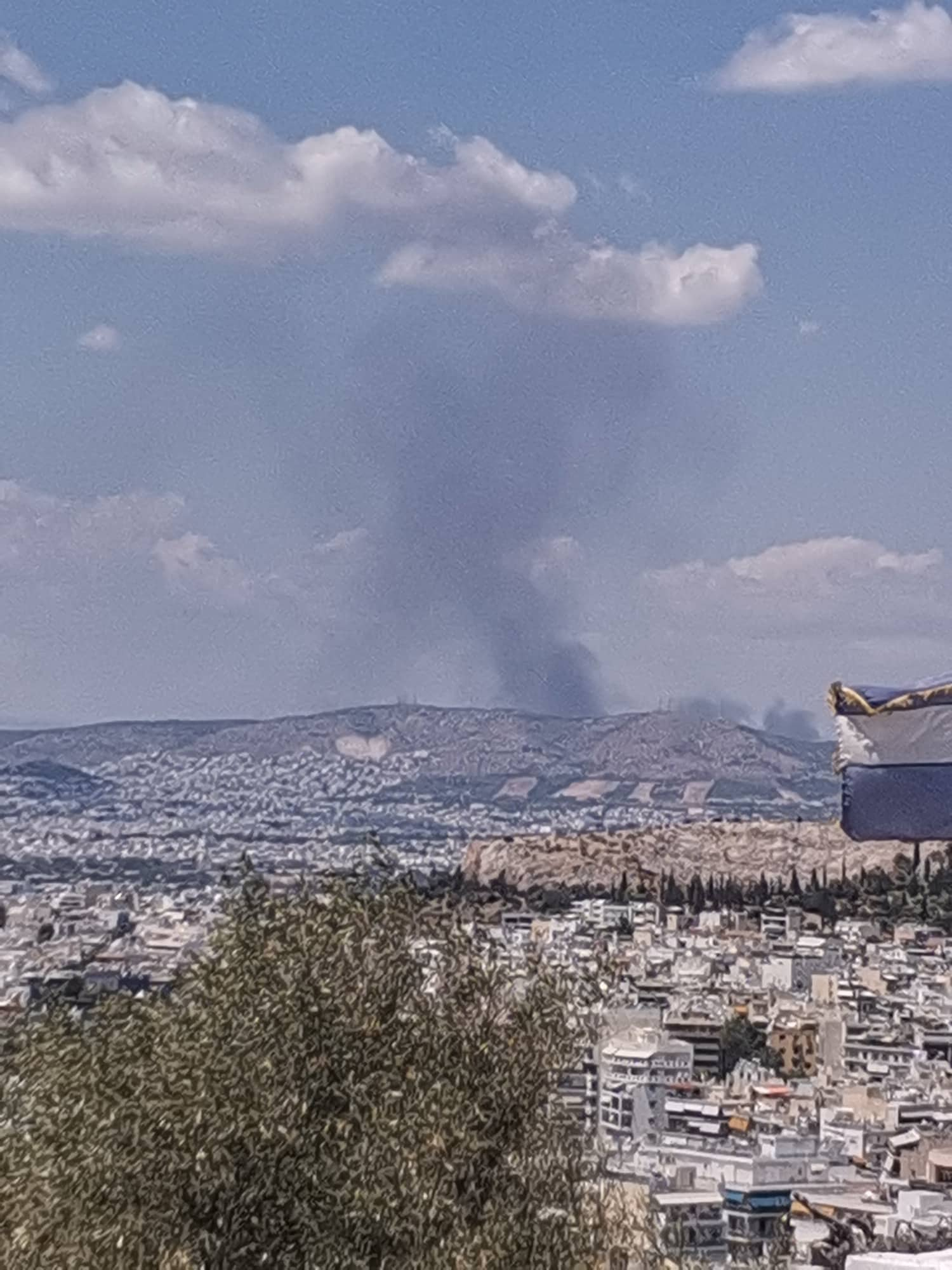 Πυρκαγιά εν υπαίθρω στον Ασπρόπυργο Αττικής (Φώτο)