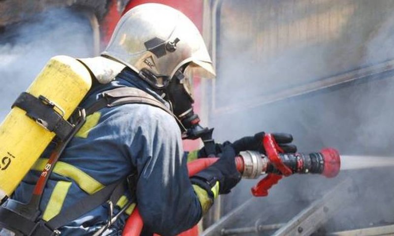 Πυρκαγιά στο Διοικητήριο του στρατοπέδου Βούτσικα στη Μυτιλήνη