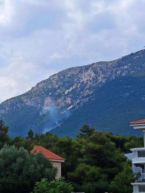 Πυρκαγιά ΤΩΡΑ στην Πάρνηθα - Ξέσπασε από κεραυνό