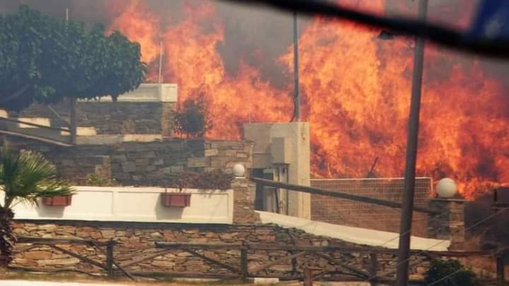 Φωτογραφικό υλικό απο την πυρκαγιά στην Κάρυστο
