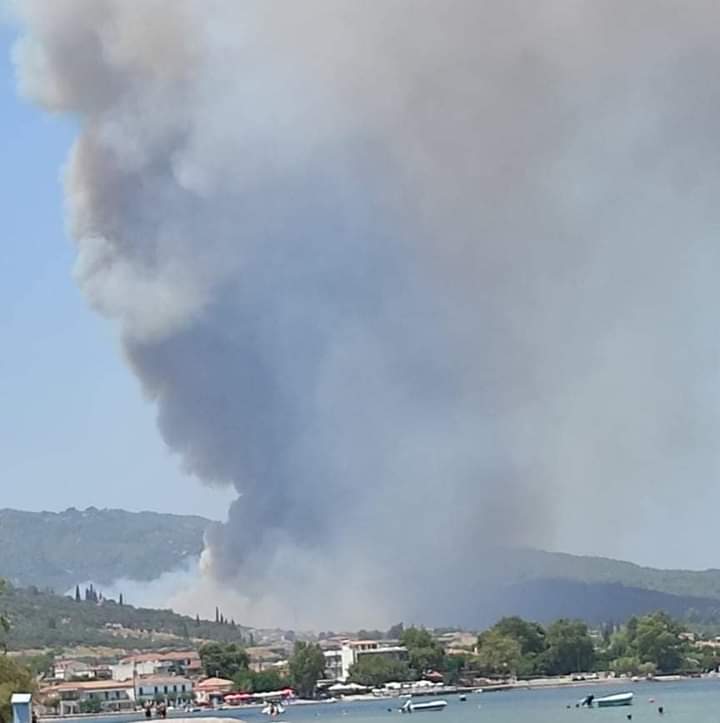 Ενισχύονται η δυνάμεις στην δασική πυρκαγιά στην Ζήρια Αχαΐας (Φώτο)