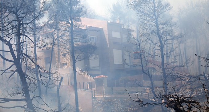 Πυρκαγιά στη Σταμάτα - Αποπνικτική ατμόσφαιρα στην Αττική