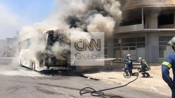 Πυρκαγιά ΤΩΡΑ σε λεωφορείο στο Χαϊδάρι Αττικής