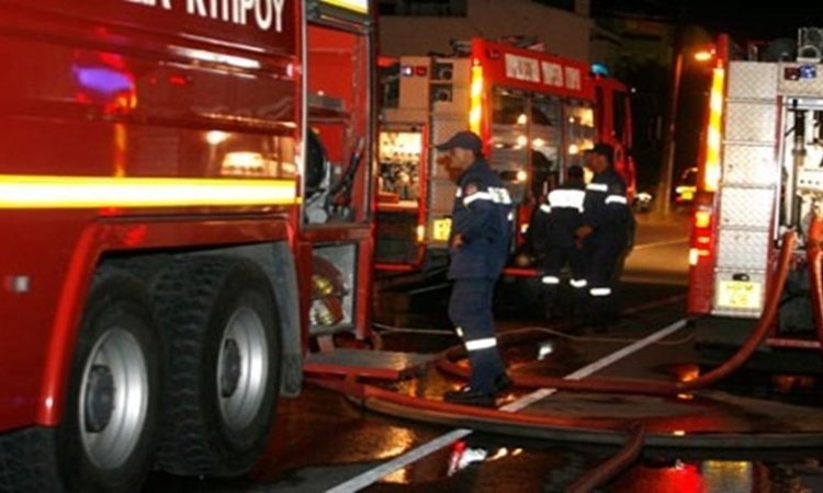 Πυρκαγιά ΤΩΡΑ σε εγκαταλελειμμένο κτίριο στην Αθήνα