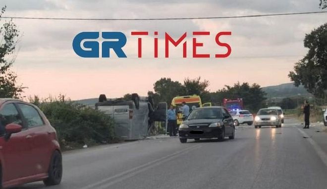 Τραγωδία στη Θεσσαλονίκη: Σφοδρή σύγκρουση τρακτέρ με μίνι βαν - Δύο νεκροί