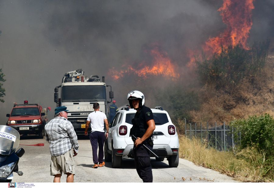 Επτά τραυματίες από τη χθεσινή πυρκαγιά στην Πάτρα - Πολίτες και Πυροσβέστες με αναπνευστικά