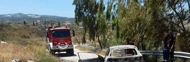 Πυρκαγιά σε Ι.Χ στην Κόρινθο ύψος της Πουλίτσας – Απλώθηκε σε χωράφια