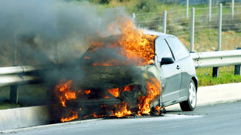Πυρκαγιά σε Ε.Ι.Χ. αυτοκίνητο επί της Λεωφόρου Καμάριζας στην Λαυρεωτική