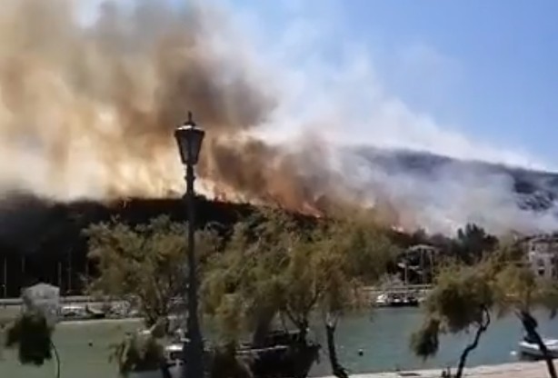 Ενισχύονται οι δυνάμεις στην πυρκαγιά της Τροιζηνίας- Μεθάνων