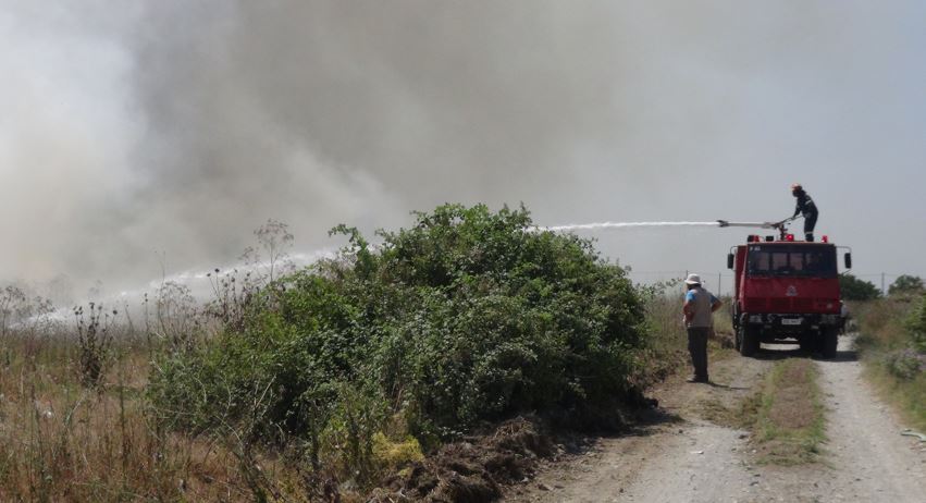 Πυρκαγιά σε χορτολιβαδική έκταση στα Τρίκαλα Ημαθίας