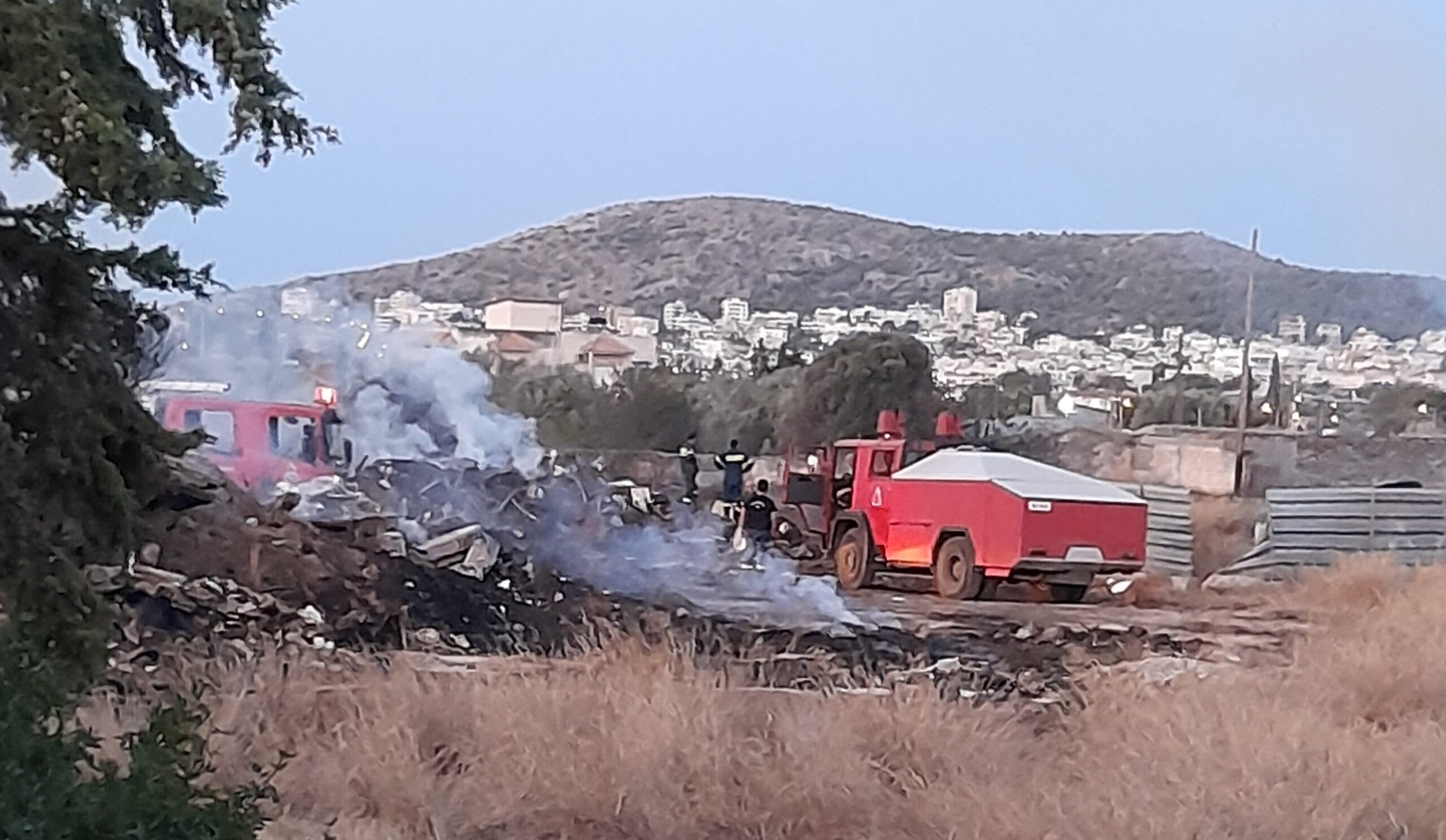 Φωτογραφικό υλικο απο την πυρκαγιά στην βάρη Αττικής