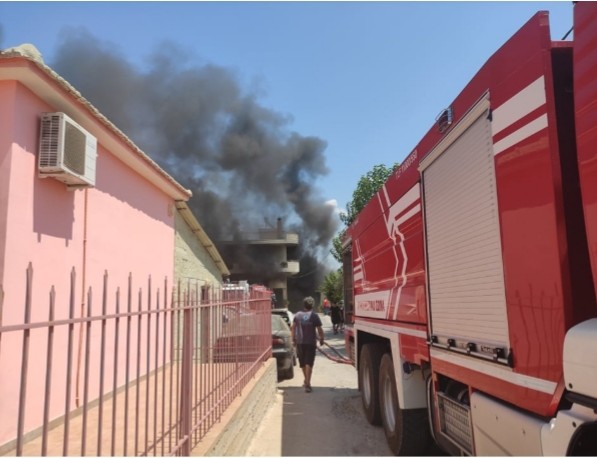 Πυρκαγιά κατέστρεψε φανοποιείο στο Παναιτώλιο- Μεγάλη κινητοποίηση της Πυροσβεστικής (φωτο)