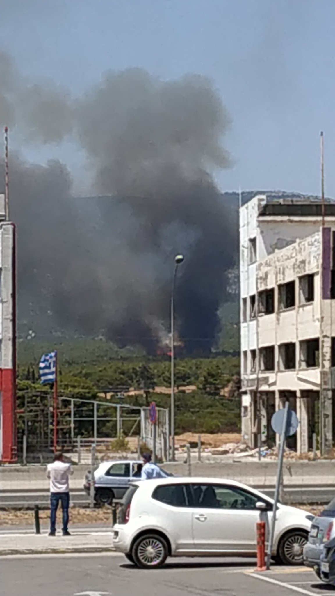 Πυρκαγιά ΤΩΡΑ σε δασική έκταση στη Βαρυμπόμπη Αττικής