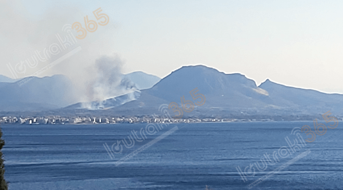 Μεγάλη πυρκαγιά σε δασική έκταση στην Αρχαία Κόρινθο