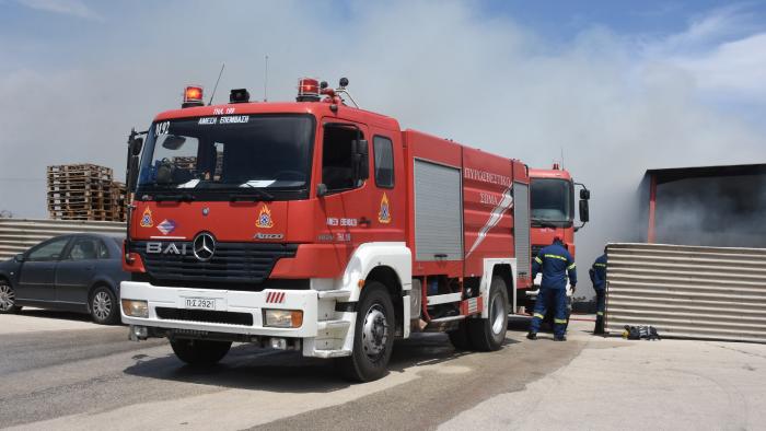 Γιατί τα πυροσβεστικά οχήματα έχουν κόκκινο χρώμα;