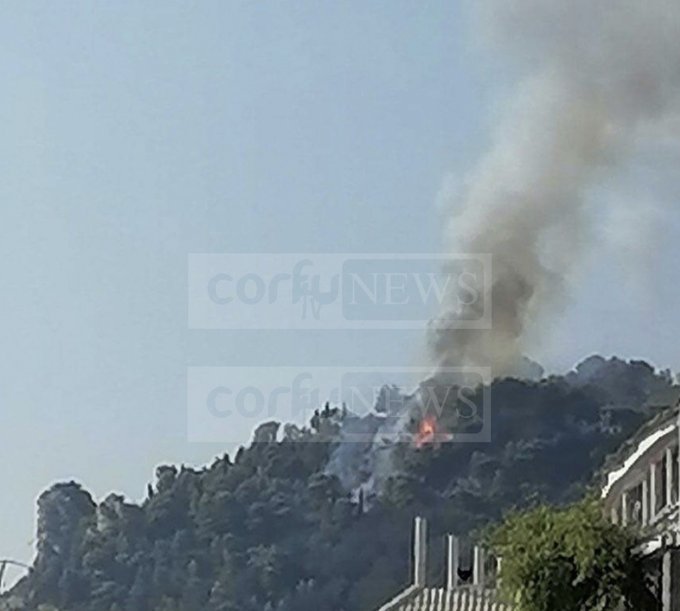 Πυρκαγιά σε δασική έκταση στην περιοχή Σιναράδων Κέρκυρας