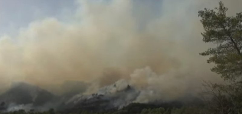 Πυρκαγιά στο Αγρίνιο: Εκκενώνονται τα χωριά Παραδείσι και Περπάτη
