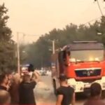 Κάτοικοι και εθελοντές αποθεώνουν τους Πολωνούς πυροσβέστες στα Βίλια (Βίντεο)