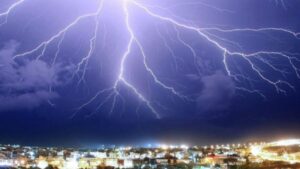 Καιρός: Έκτακτο δελτίο επιδείνωσης – Καταιγίδες, χαλαζοπτώσεις και ισχυροί άνεμοι τις επόμενες ώρες