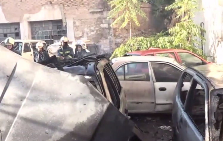 Πυρκαγιά σε εγκαταλελειμμένο χώρο στην Κυψέλη - Τέσσερα αυτοκίνητα καταστράφηκαν