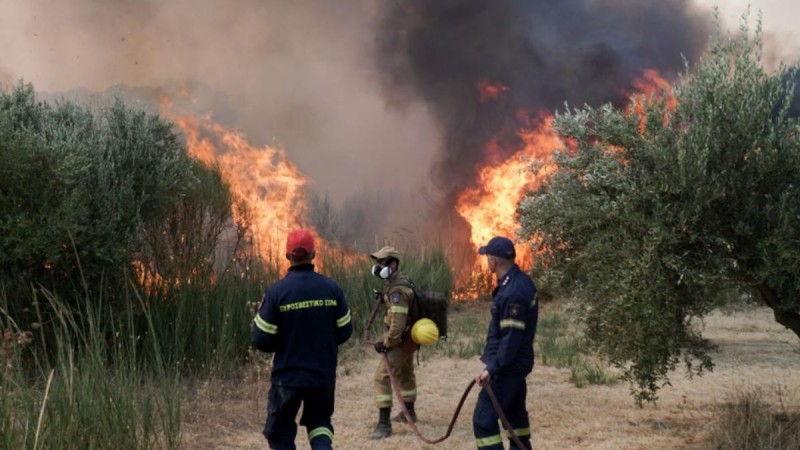 Μην απαξιώνετε τους Έλληνες πυροσβέστες!