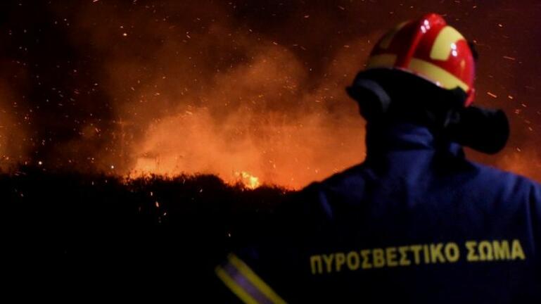 Ολονύχτια μάχη με τις φλόγες για την Πυροσβεστική υπηρεσία Ηρακλείου