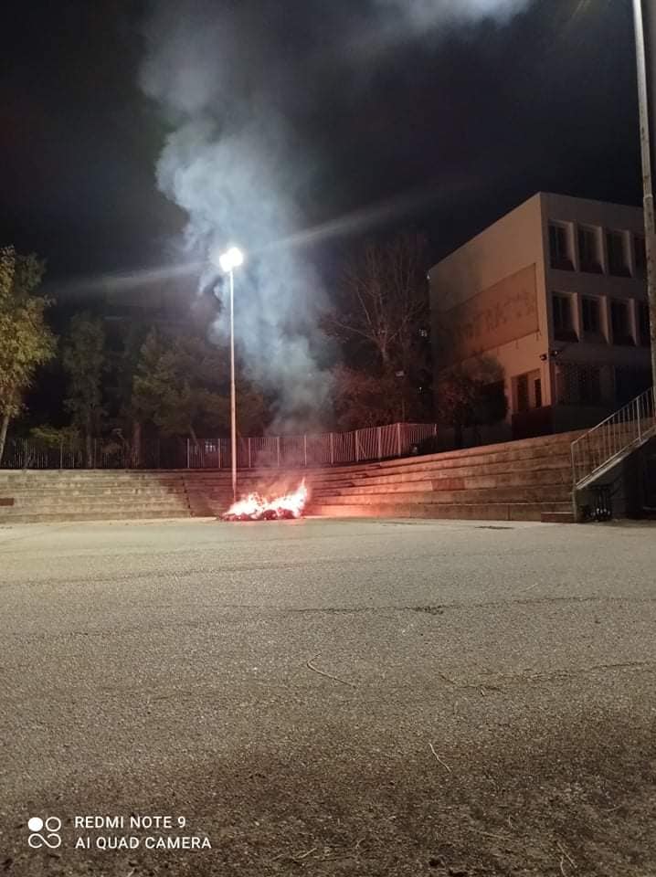 Πυρκαγιά στο προαύλιο του 4ου Δημοτικού σχολείου Χαϊδαρίου