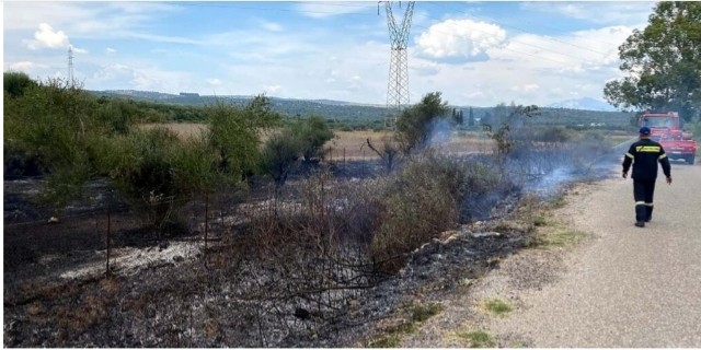 Πυρκαγιά εν υπαίθρω στην Κυψέλη Αγρινίου (Φωτο - Βίντεο)
