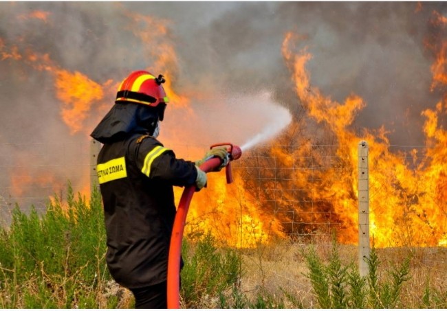 10 εκατ. ευρώ σε Δήμους και Περιφέρειες για τις πυρκαγιές