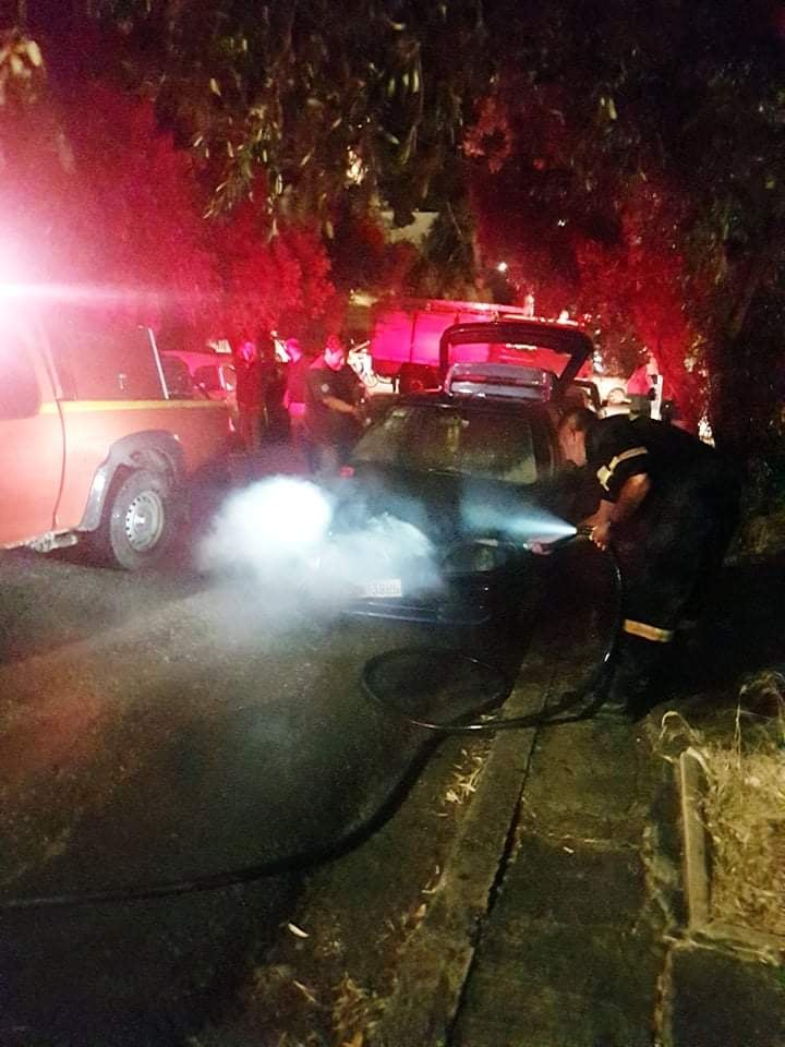 Πυρκαγιά σε Ι.Χ όχημα επι της οδού Θάλειας στη Βουλιαγμένη (Φωτο)