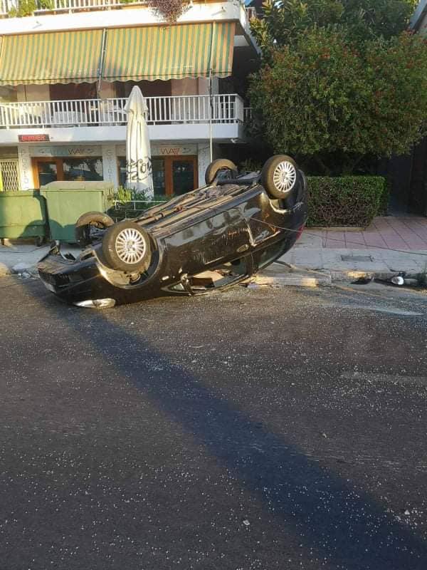 Τροχαίο ατύχημα στην Βάρκιζα (Φωτο)