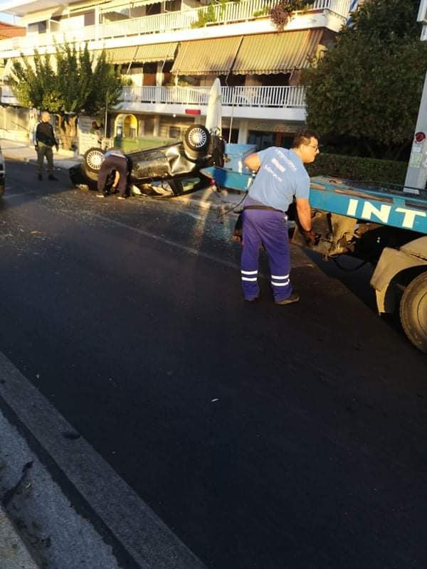 Τροχαίο ατύχημα στην Βάρκιζα (Φωτο)