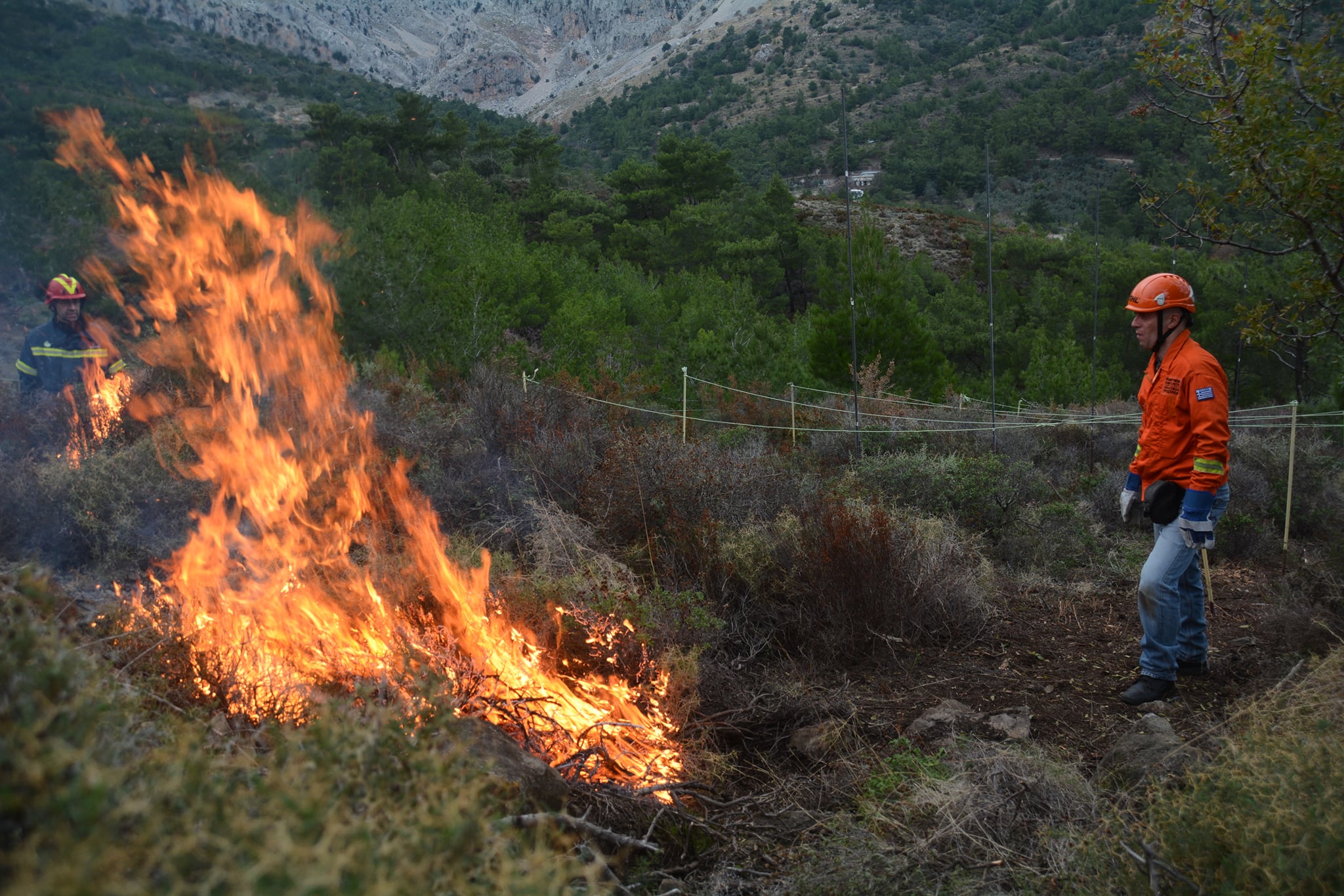 Πραγματοποιήθηκε η πρώτη "Προδιαγραμμένη καύση" στη Χίο (Φωτο)