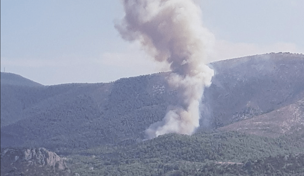 Μεγάλη πυρκαγιά ΤΩΡΑ σε δασική έκταση πάνω από το Κατακάλι Κορινθίας