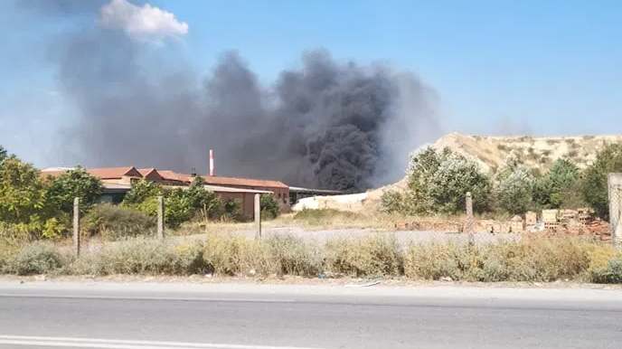 Πυρκαγιά σε αύλειο χώρο επιχείρησης στον Ασπρόπυργο Αττικής