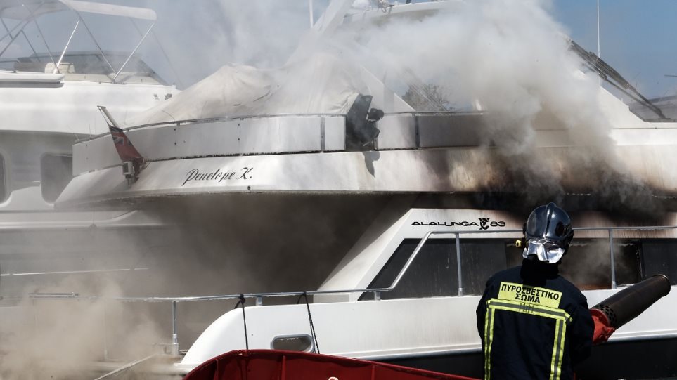 Πυρκαγιά σε τρία σκάφη στις Σπέτσες