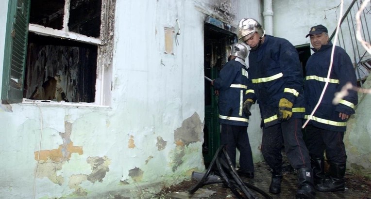 Πυρκαγιά σε μονοκατοικία στο Περιστέρι Αττικής