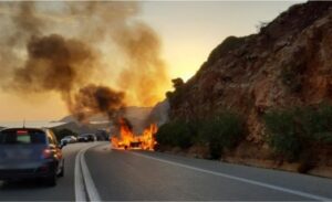 Ρέθυμνο – Αυτοκίνητο κάηκε ολοσχερώς στον αυτοκινητόδρομο ΒΟΑΚ