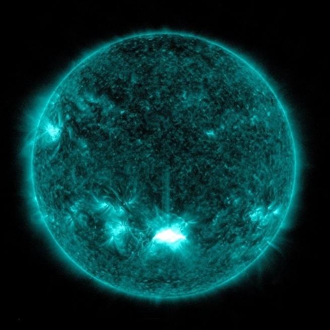 ΝΑSA: Ο Ήλιος εκτόξευσε μια ισχυρή ηλιακή έκλαμψη που θα φθάσει σύντομα στη Γη